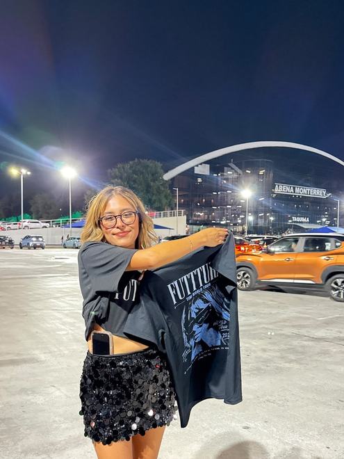 Cliente con playera Futttura