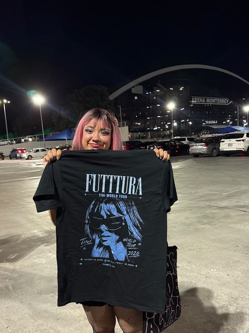 Cliente con playera Futttura